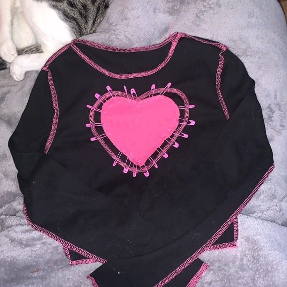 SHEIN heart saftey pin long sleeve size small $10 - Picture 1 of 2